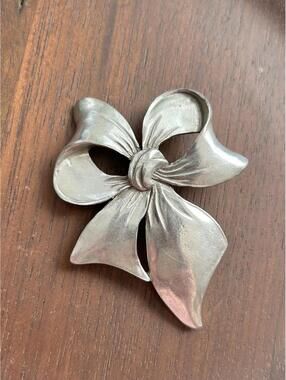 Vintage Seagull Pewter Bow Brooch 1988 Silver Ribbon Pin Canada